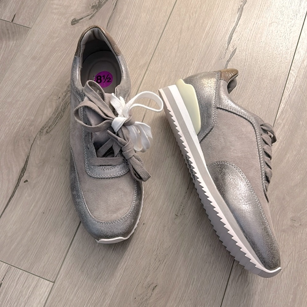 New Johnston & Murphy Gray + White Silver Athletic Lace Up Sneakers - Picture 4 of 17